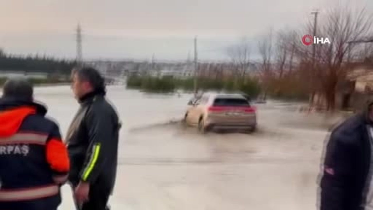 TOGG Su Birikintisinde İlerledi: Adana'da Yağışlar Hayatı Olumsuz Etkiledi