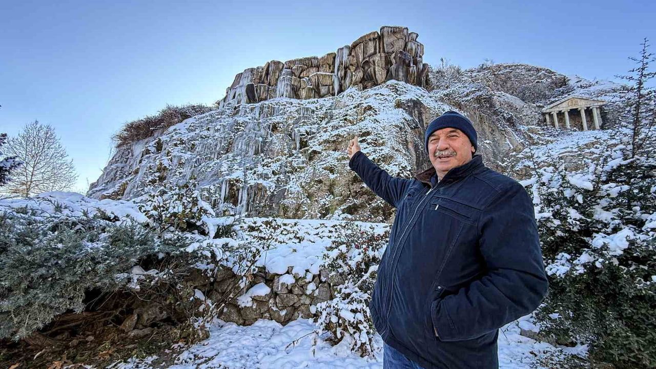 Tokat'ta Buz Tutmuş Şelaleler Göz Dolduruyor