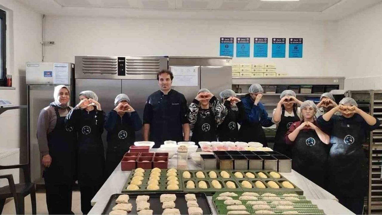 Tokat'ta Geleceğe Mayalanan Eller Projesi İle Çocuklara Ekmek Yapımı Eğitimi