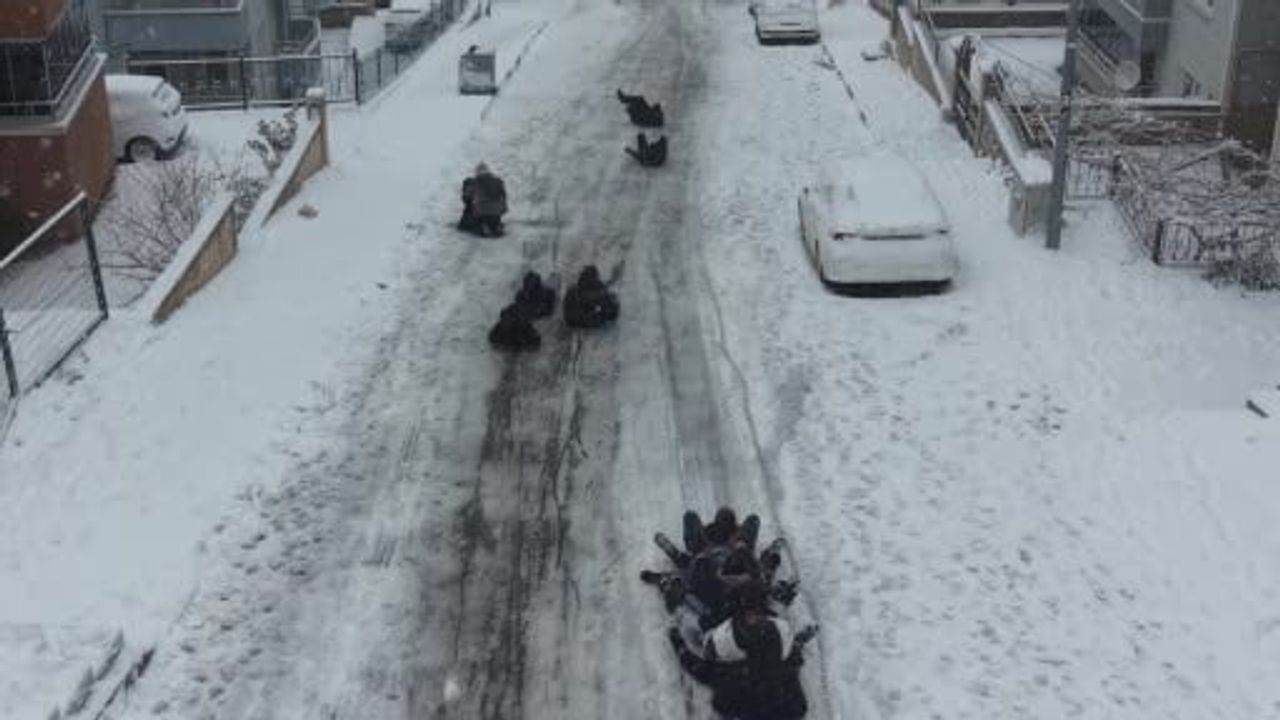 Tokat'ta Kar Yağışı Eğlenceye Dönüşüyor