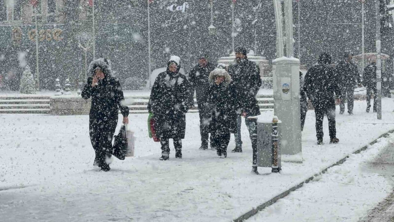 Tokat'ta Yeni Yılın İlk Karıyla Beyaz Bir Başlangıç