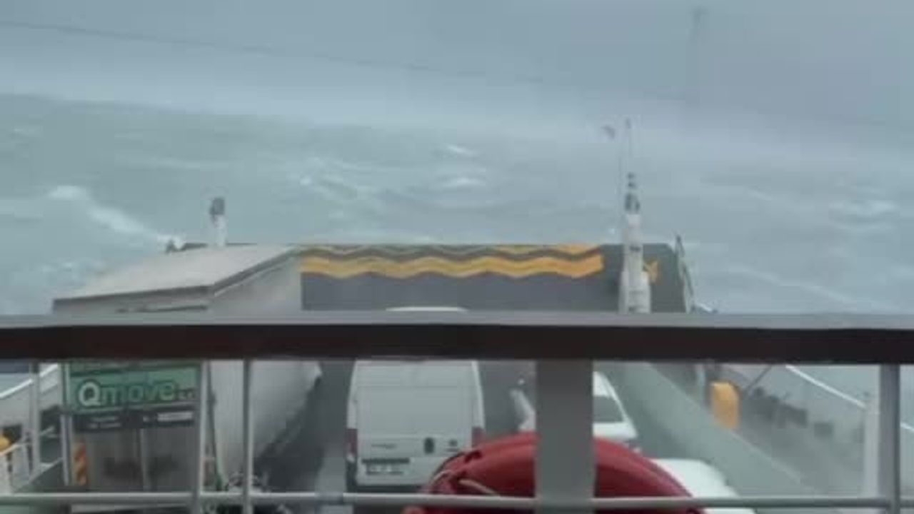 Topçular-Eskihisar Feribotu Fırtına Nedeniyle Zor Anlar Yaşadı