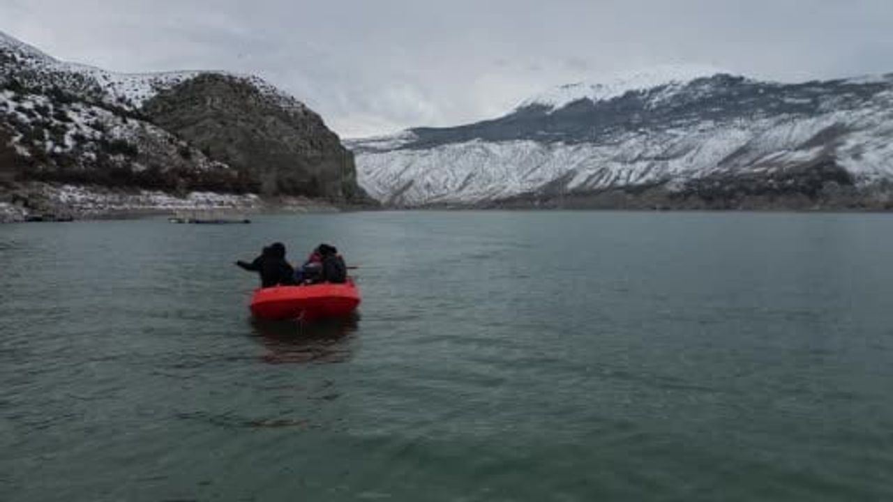 Tortum Gölü'nde Renkli Bir Kano Etkinliği