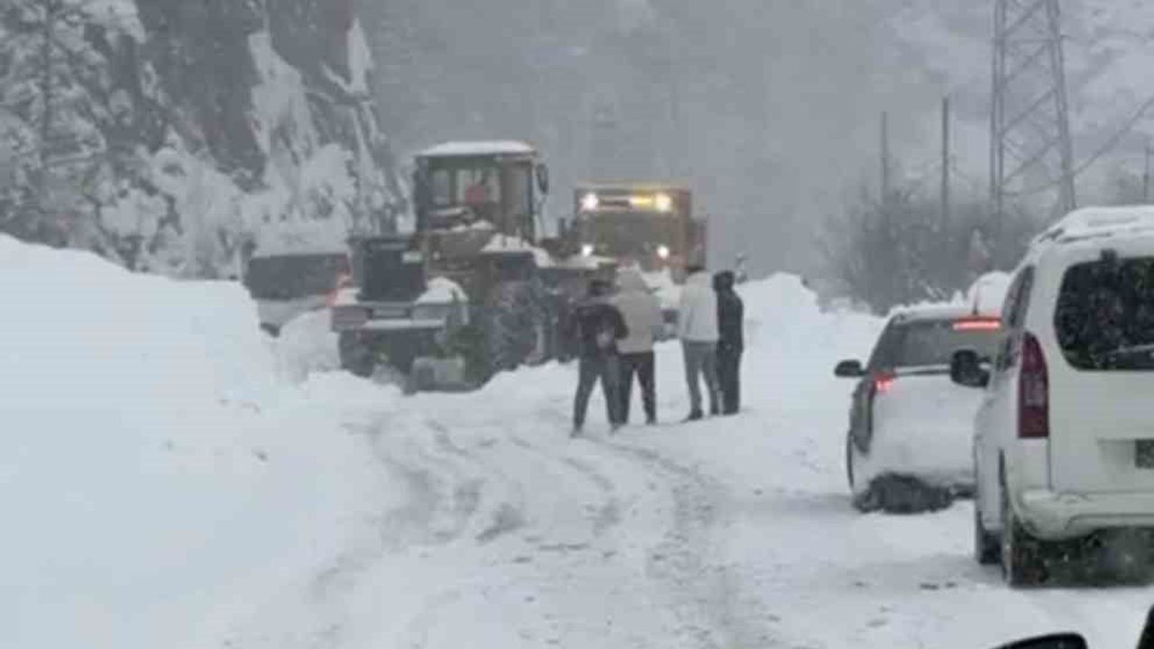 Trabzon-Bayburt Karayolu Çığ Nedeniyle Kapanmıştı