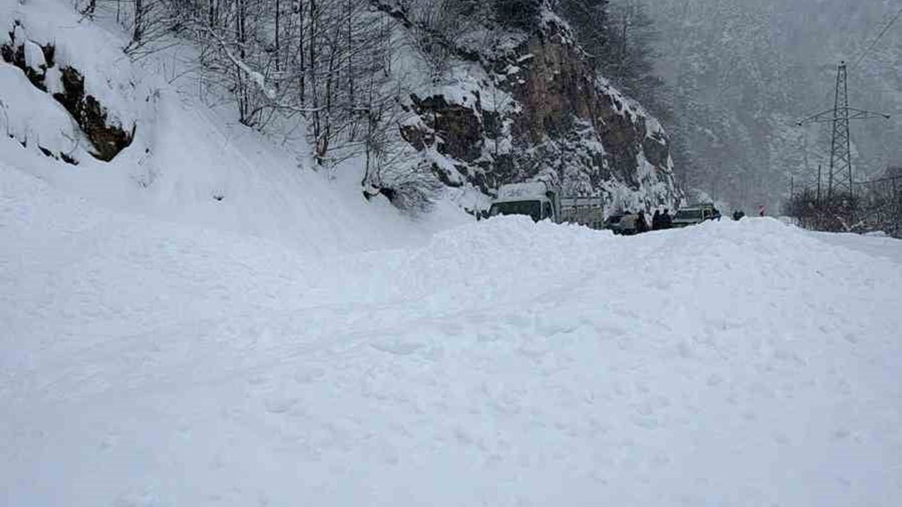 Trabzon-Bayburt Karayolunda Çığ Alarmı