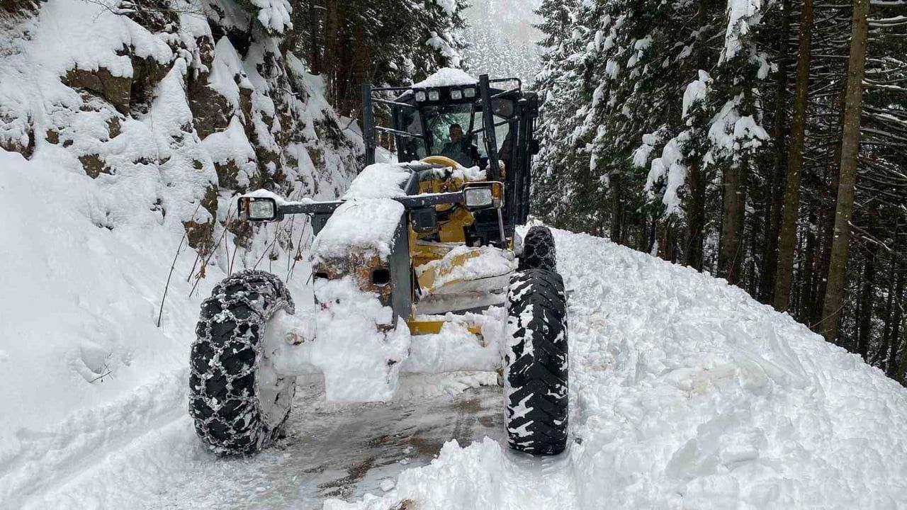 Trabzon'da Kar Nedeniyle 70 Mahalleye Ulaşım Kapandı