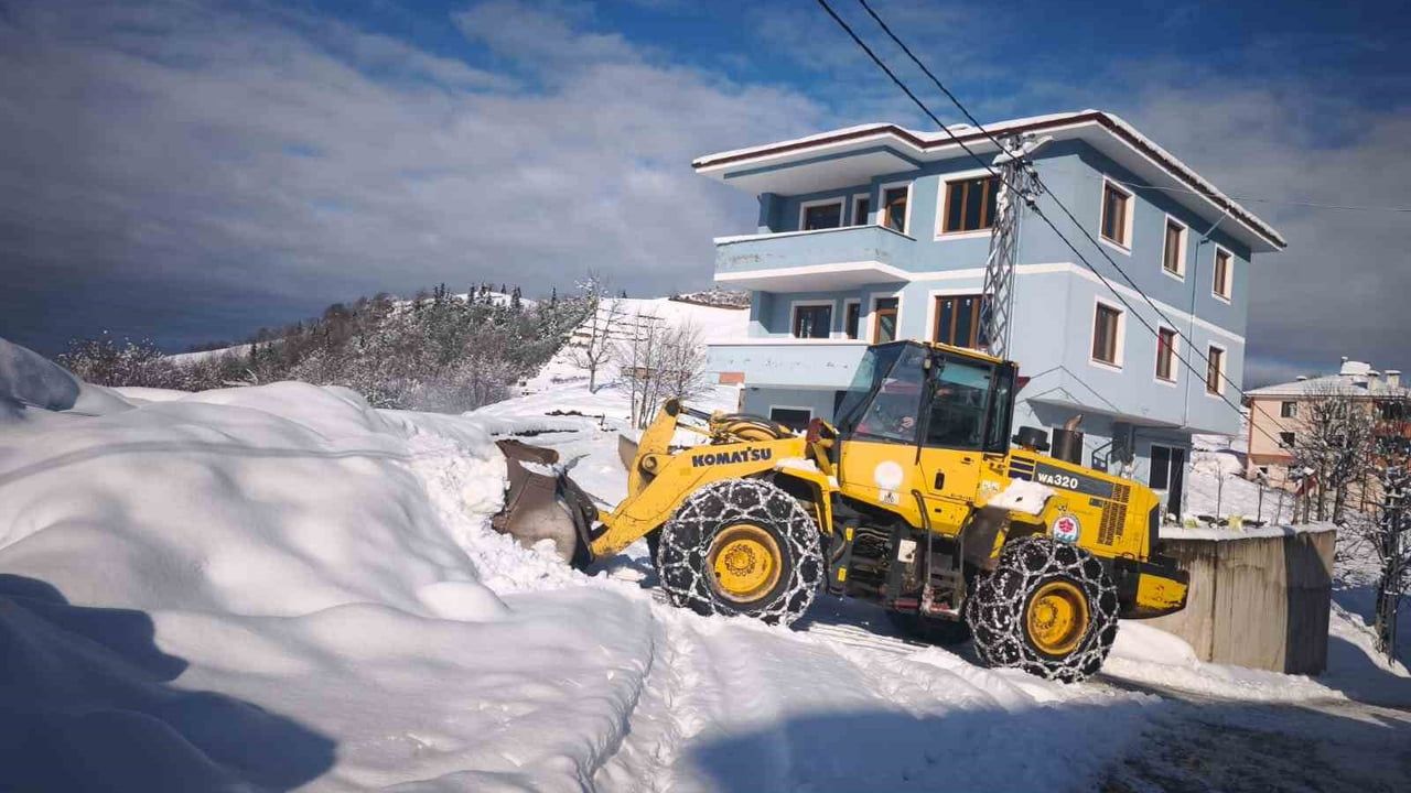 Trabzon'da Karla Mücadele Çalışmaları Devam Ediyor