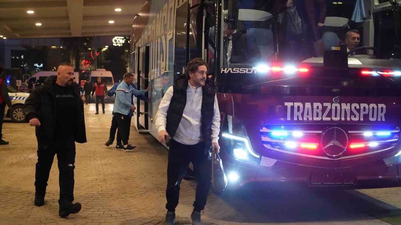 Trabzonspor Gaziantep'e Ulaştı: Süper Kupa Yarı Finali Öncesi Hazırlıklar Başladı