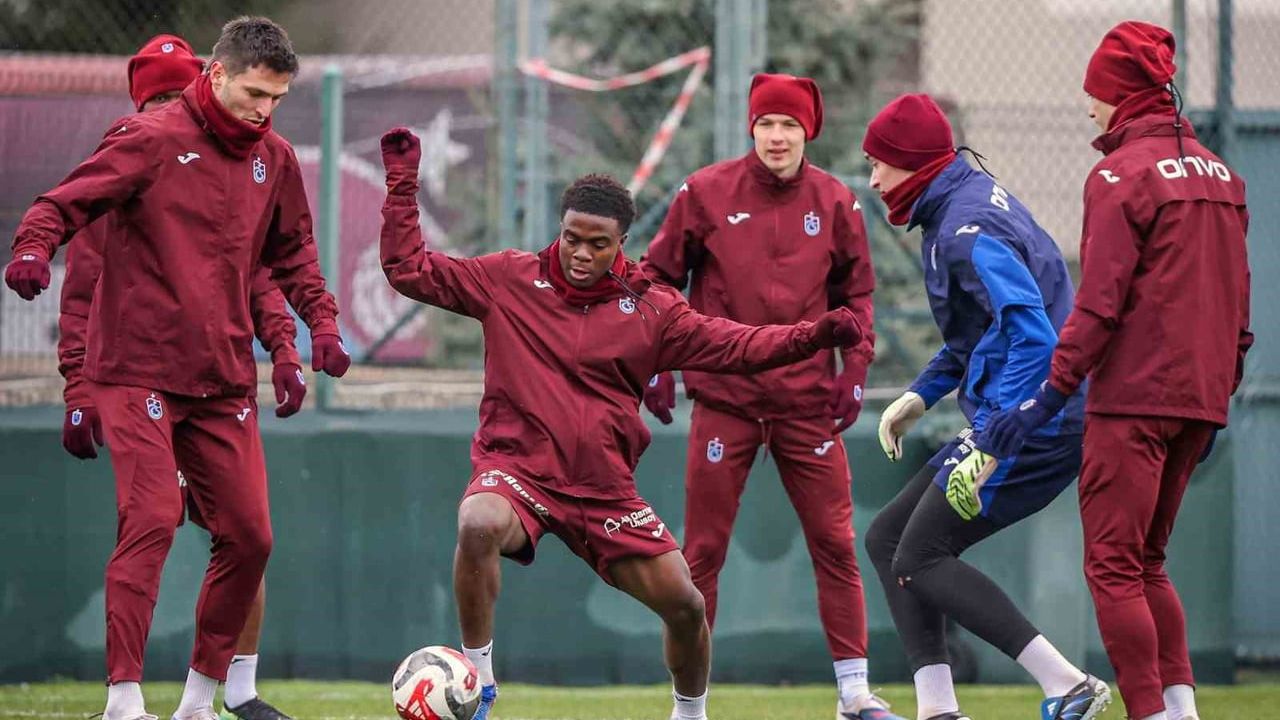 Trabzonspor Kocaeli'ye Uçtu: Kocaelispor ile Karşılaşmak Üzere Hareket Edildi