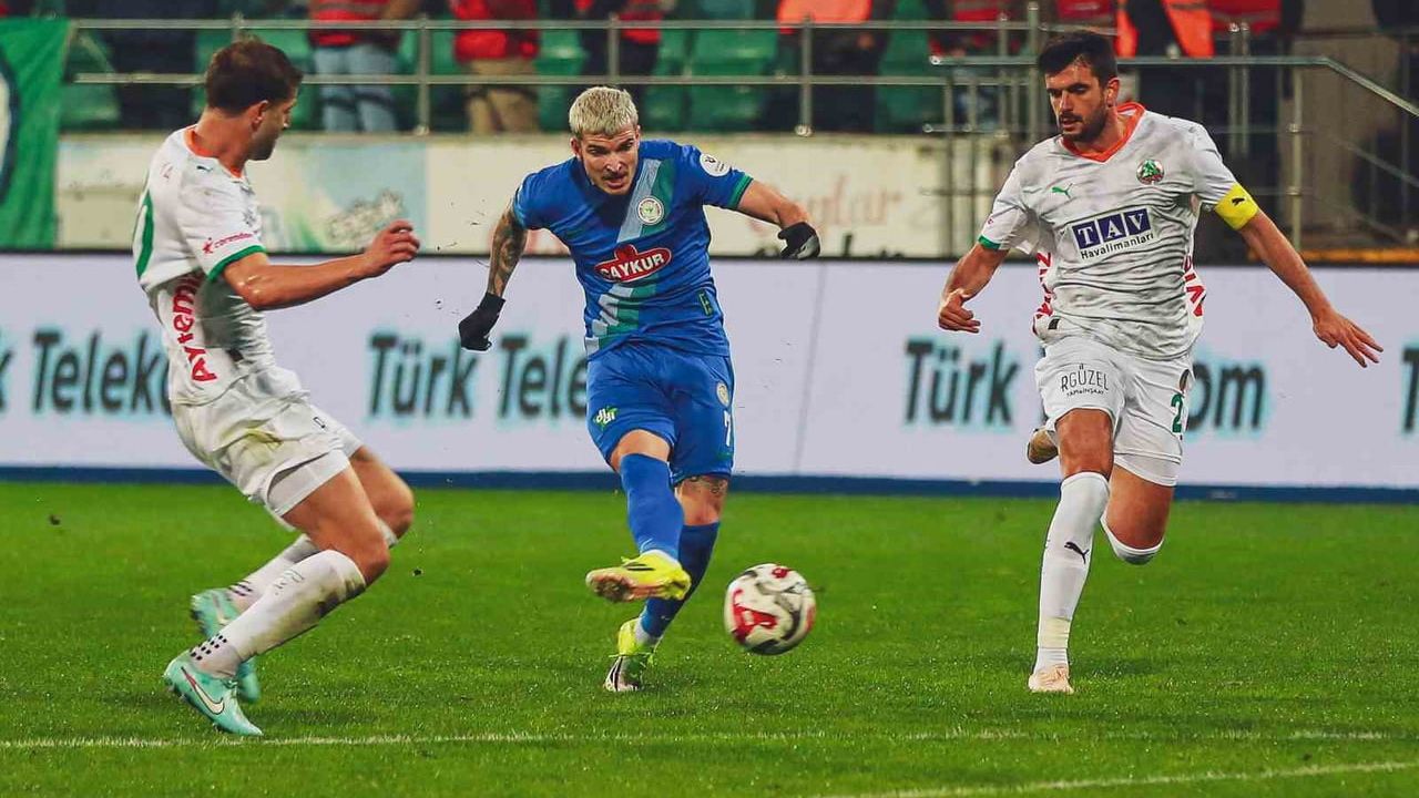 Trendyol Süper Lig'de Beraberlik: Çaykur Rizespor 1-1 Corendon Alanyaspor