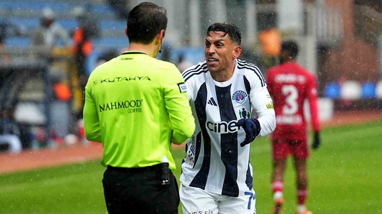 Trendyol Süper Lig Maçında Kasımpaşa ve Antalyaspor Golsüz Başladı