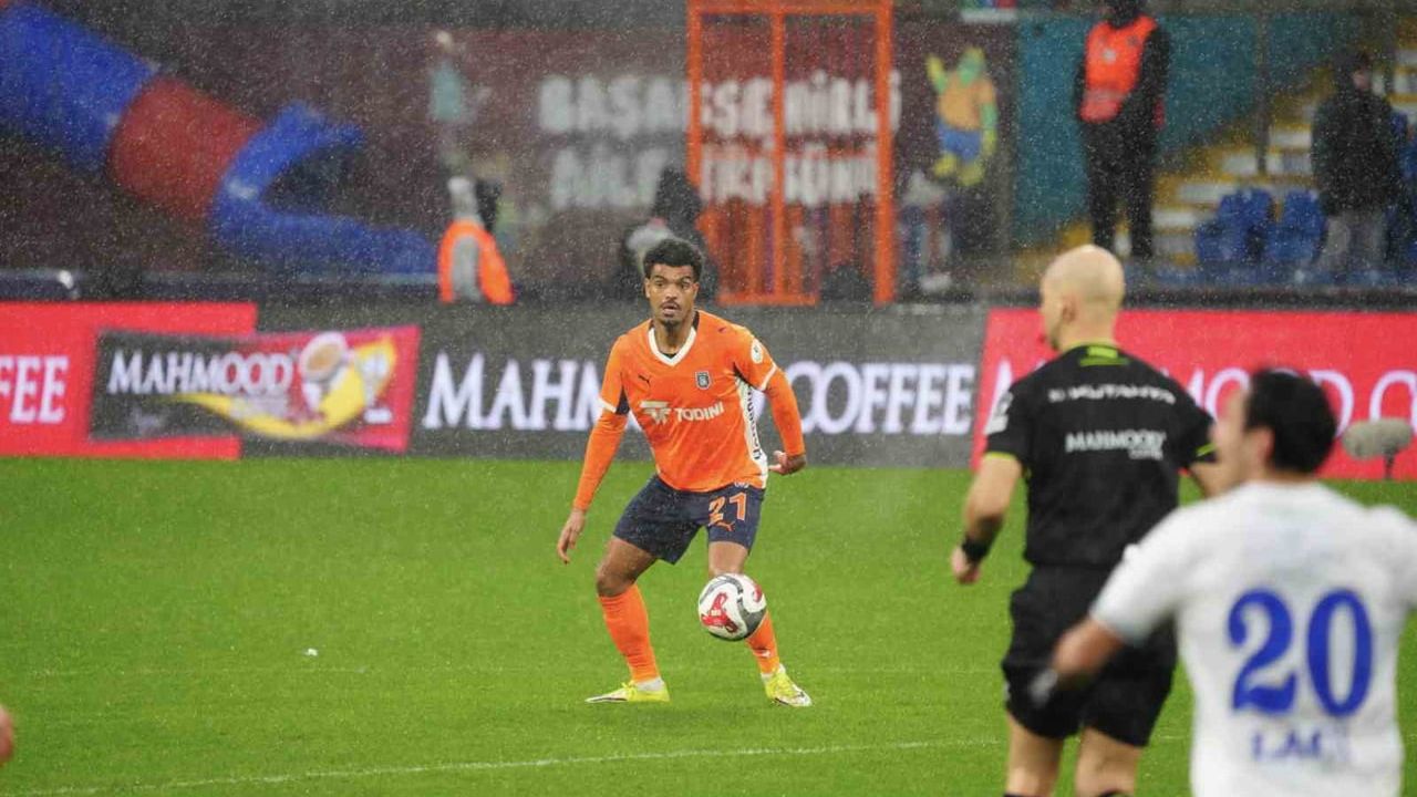 Trendyol Süper Lig: RAMS Başakşehir ve Çaykur Rizespor'un İkinci Yarısı Bekleniyor