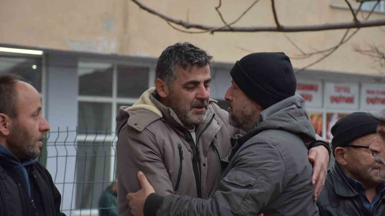 Tüfekle Vurulan Gencin Cenazesi Defnedildi