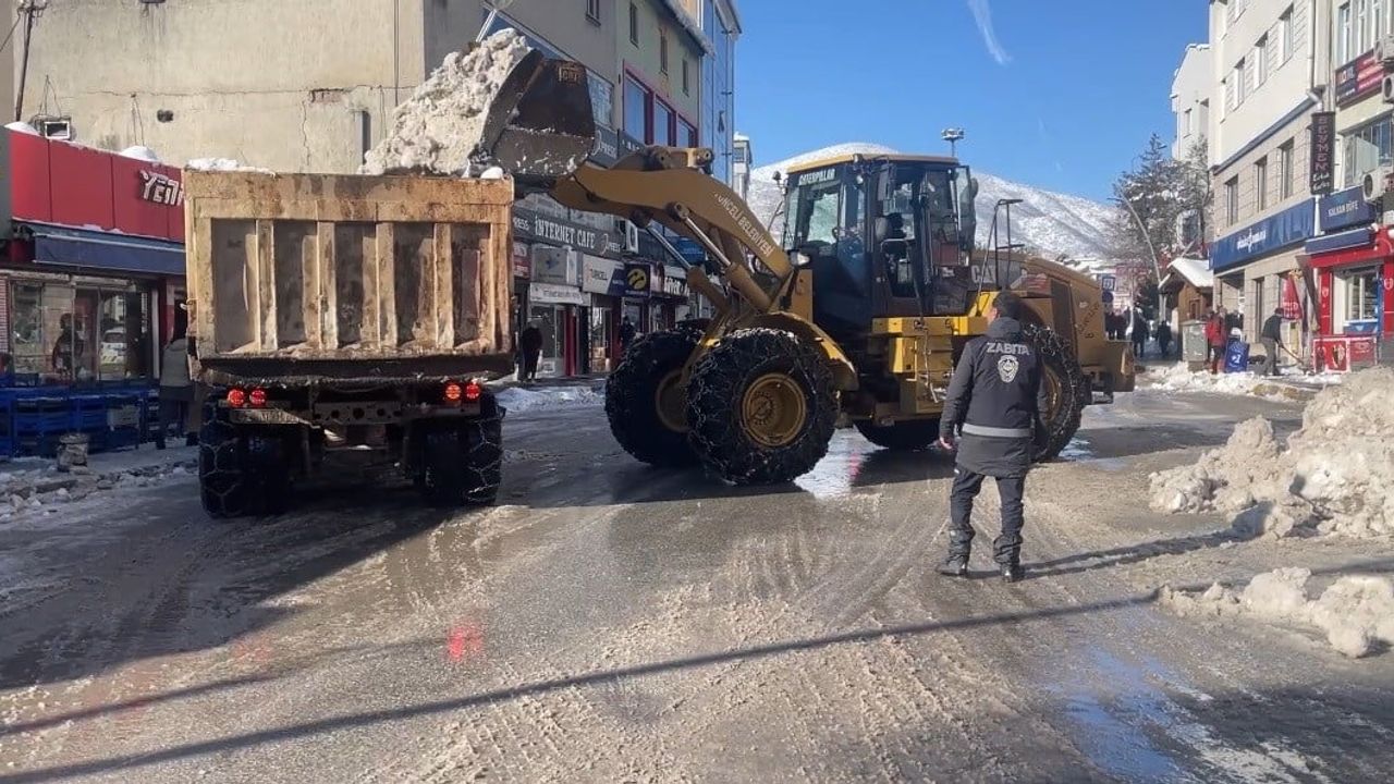 Tunceli Belediyesi Karla Mücadele Çalışmalarını Sürdürüyor
