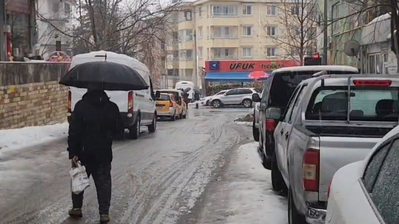 Tunceli'de Kar ve Fırtına Etkili: Ulaşımda Aksamalar Yaşanıyor