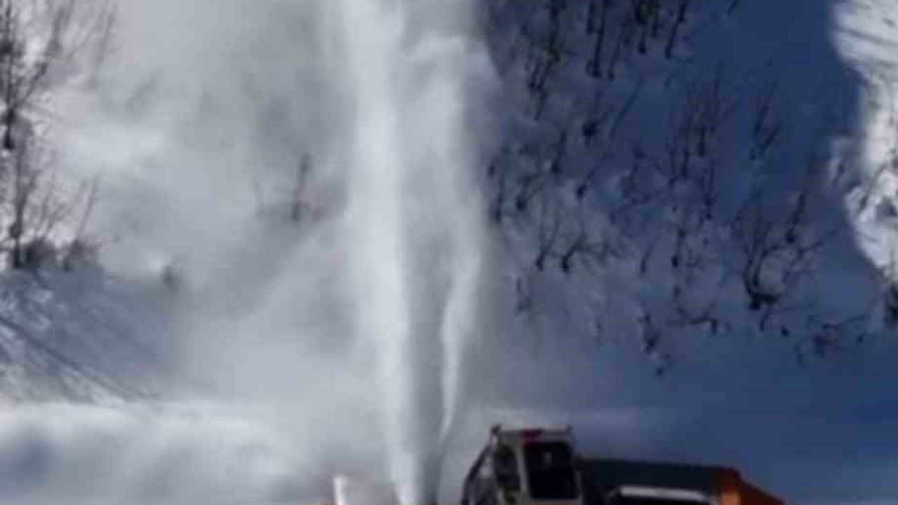 Tunceli'de Kar Yağışı 298 Köy Yolunu Kapatırken