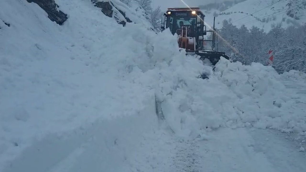 Tunceli-Ovacık Yolunda Çığ Faciası: Ulaşım Yeniden Başladı
