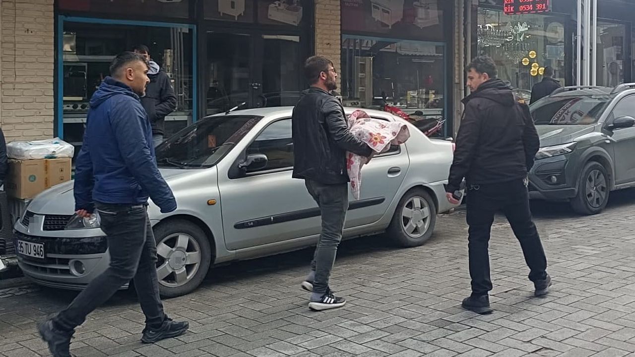 Turgutlu'da 3 Aylık Bebek Yatakta Hayatını Kaybetti