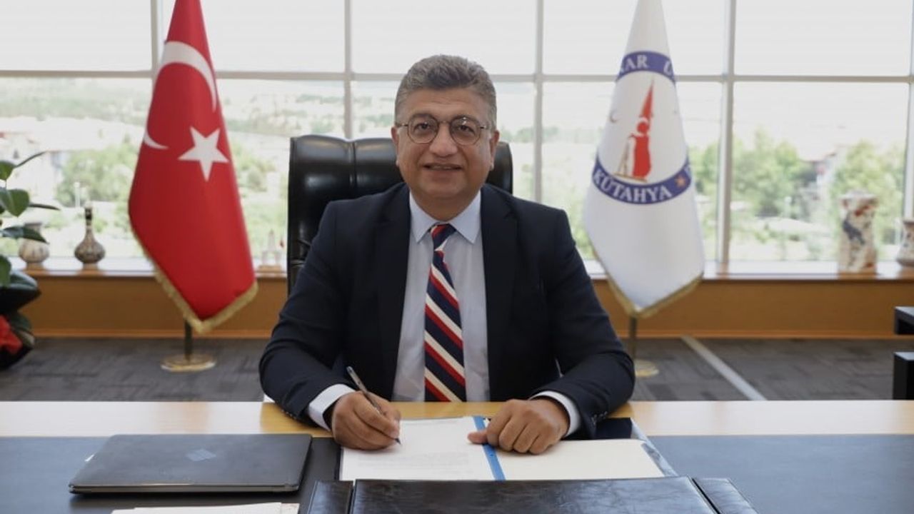 Türk Bayrağının Anlamı: Rektör Kızıltoprak'tan Önemli Açıklamalar