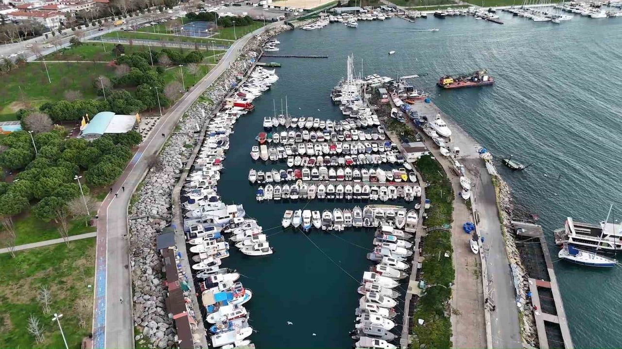 Türk Denizciler Yunan Limanlarına Yöneliyor