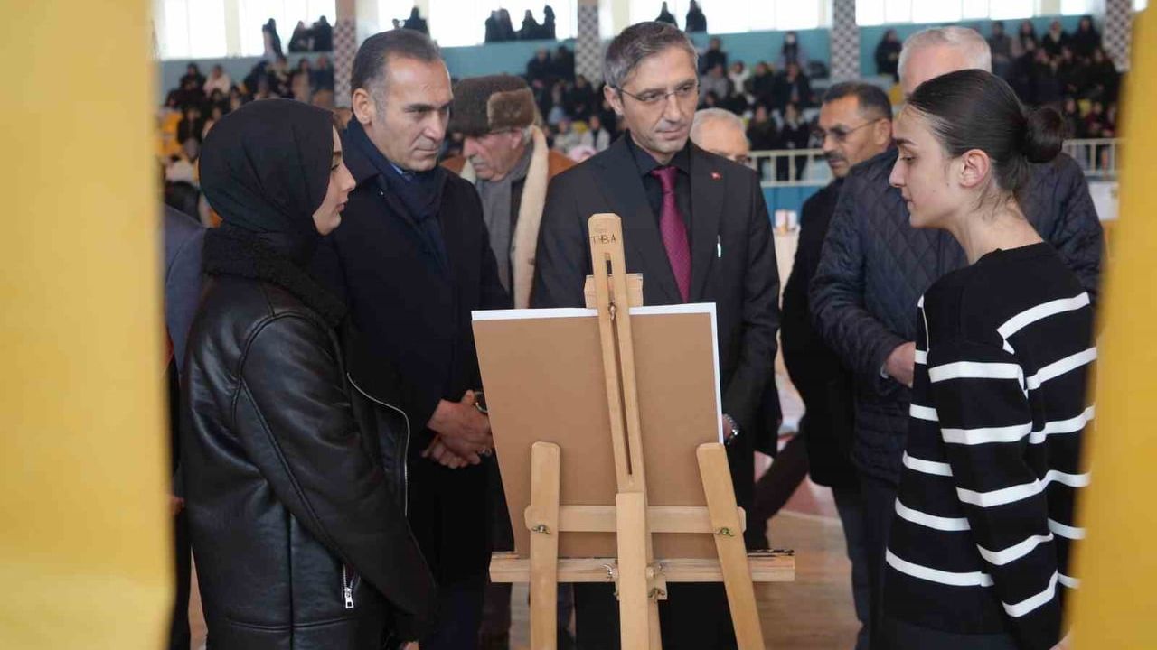 Türk Destanlarının Felsefi Derinliği Sergisi Bayburt'ta Açıldı