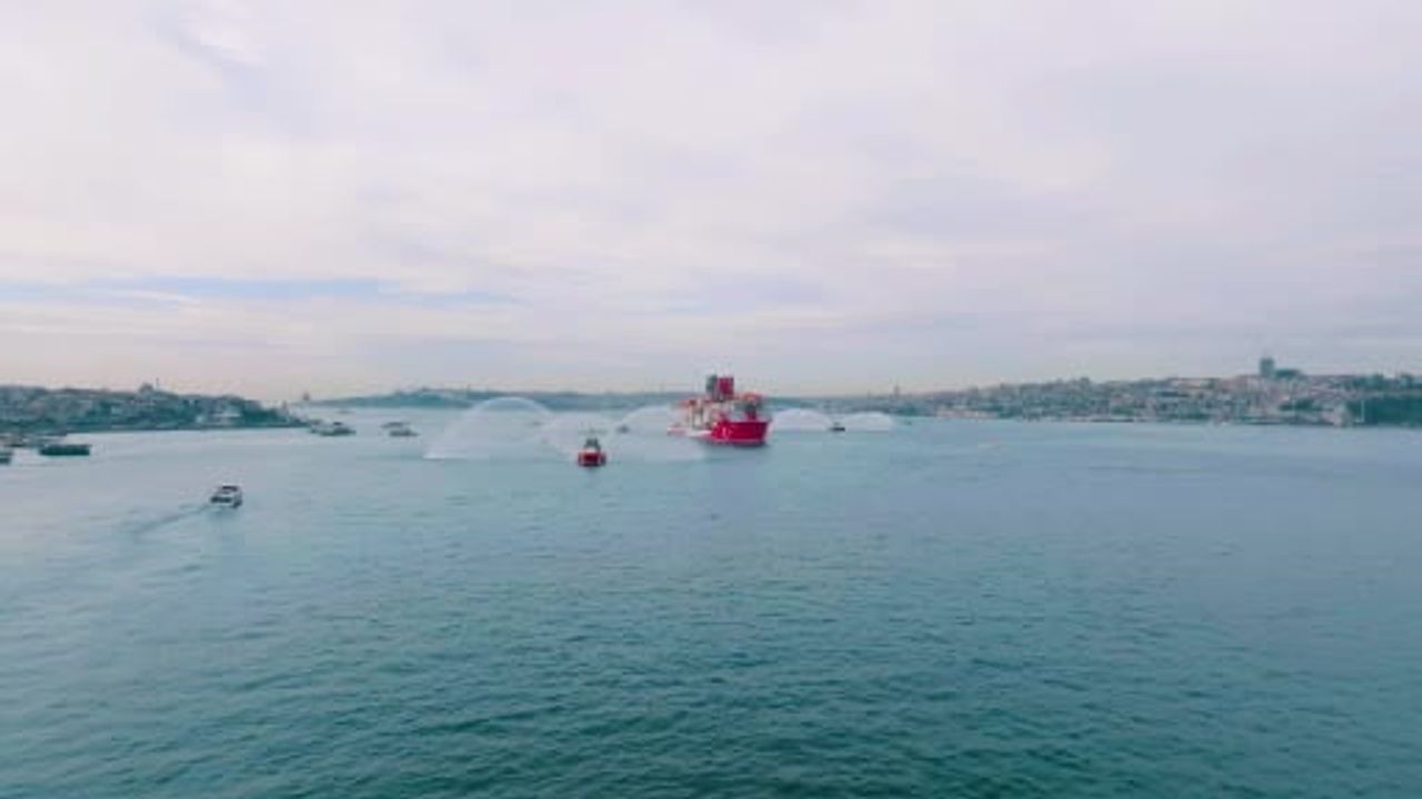 Türk Sondaj Gemisi Yıldırım İstanbul Boğazı'na Yaklaşıyor