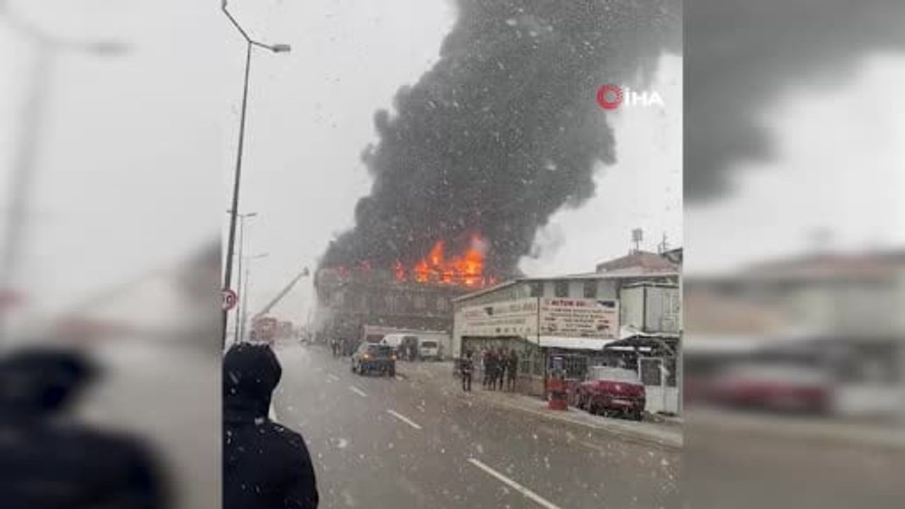 Tuzla'da Çakmak Fabrikasında Yangın Paniği