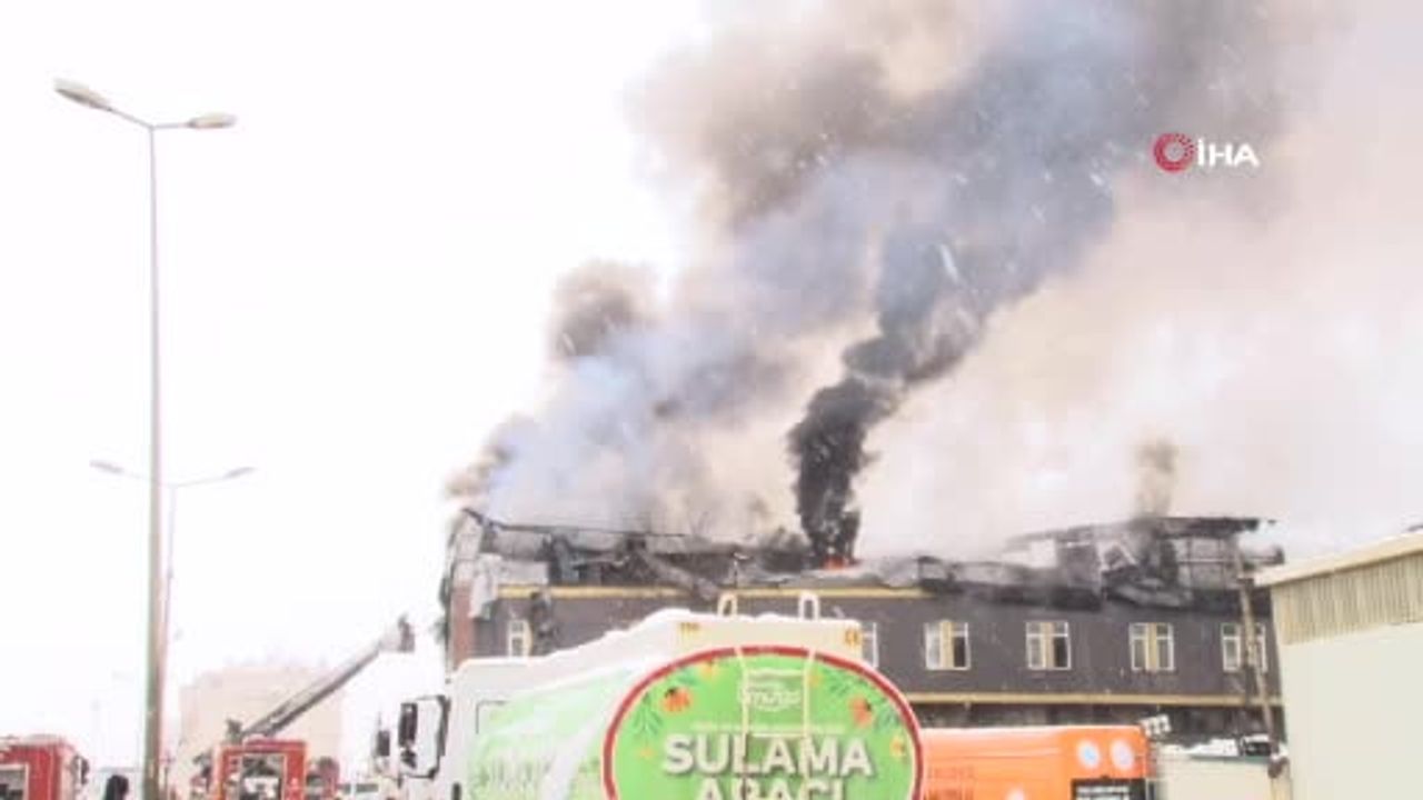 Tuzla'da Çakmak Fabrikasında Yangın Paniği