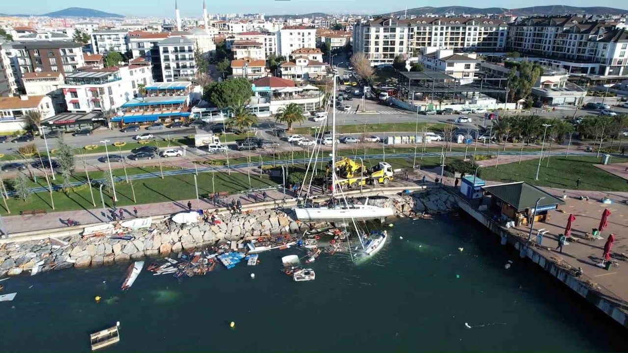 Tuzla'da Fırtına Sonrası Hasar Tespit Çalışmaları Devam Ediyor