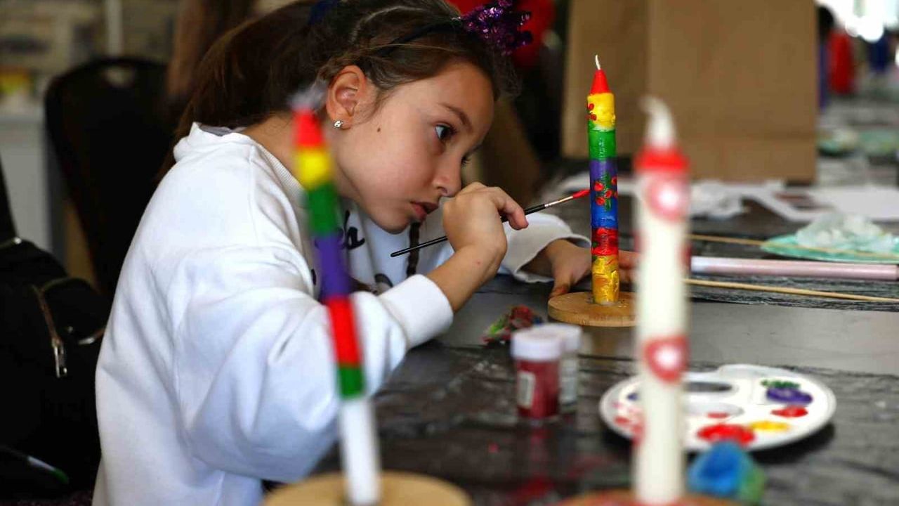 Üç Kuşak Mum Boyama Atölyesinde Buluştu