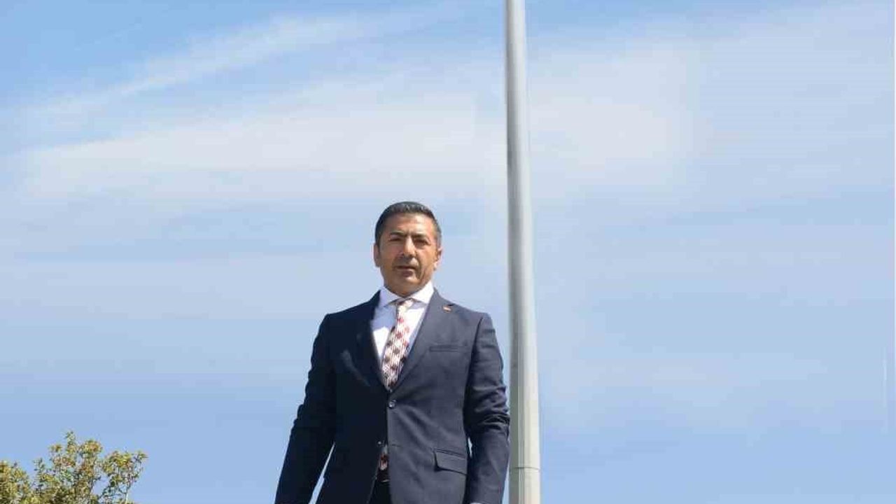 Uğur Erdoğan'dan Türk Bayrağına Yönelik Saldırılara Kınama