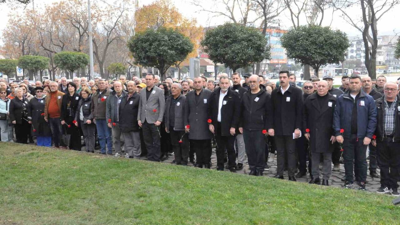 Uğur Mumcu, Salihli'de Karanfillerle Anıldı