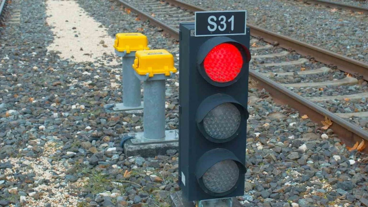 Ulaştırma Bakanı Uraloğlu'ndan Demiryollarında Sinyalizasyon Atağı