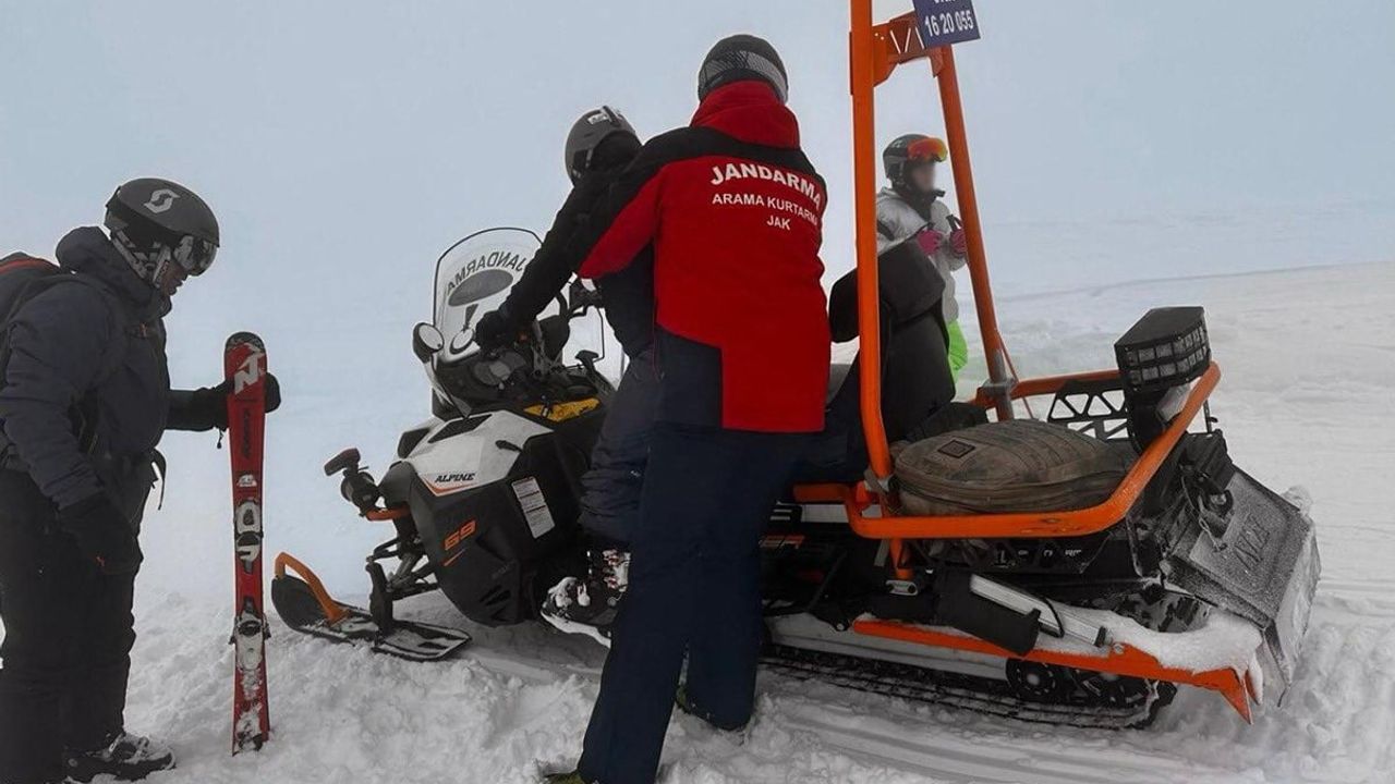 Uludağ'da Mahsur Kalan Vatandaşlara JAK Timi Müdahale Etti