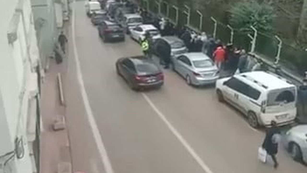 Uludağ'da Teleferik Kuyruğu 500 Metreyi Aştı