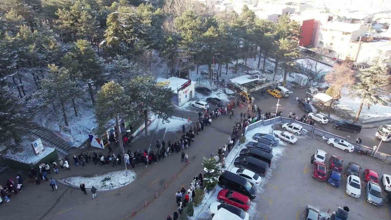 Uludağ’da Teleferik Kuyruğu Rekoru