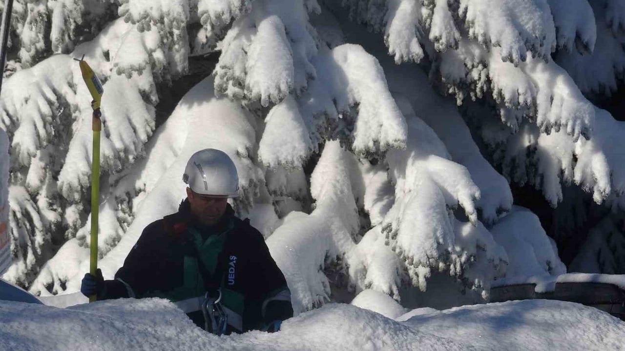 Uludağ'da UEDAŞ Ekiplerinin Kış Çalışmaları