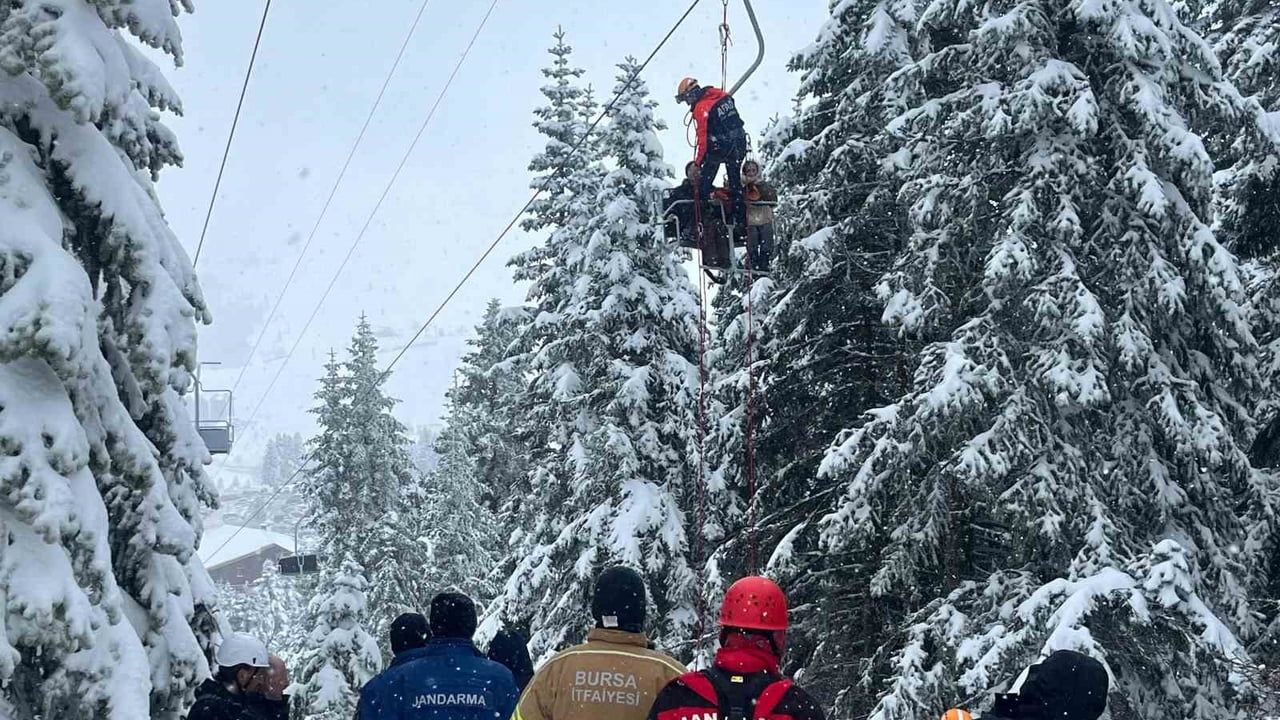 Uludağ Telesiyejinde Arıza: Tatilciler Güvenle Kurtarıldı