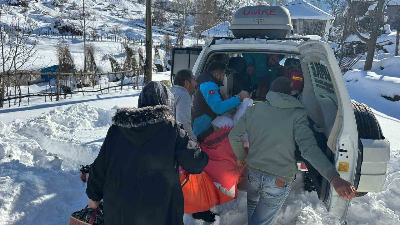 UMKE Ekipleri Kış Şartlarında Da Hastaların Yanında