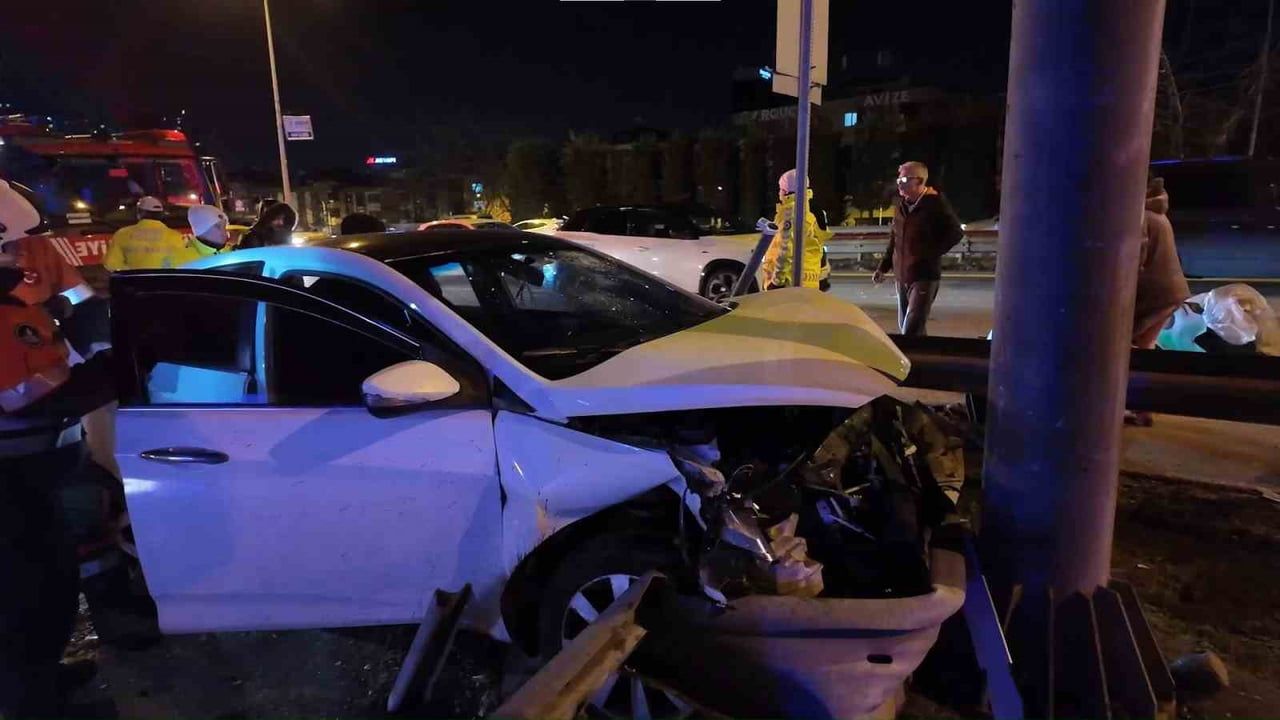 Ümraniye'de Alkollü Sürücü Kaza Yaptı: İki Yaralı