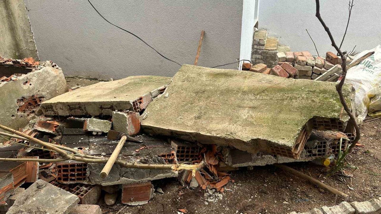 Uşak'ta Fırın Yıkarken Yaralanan Adam Hastaneye Kaldırıldı