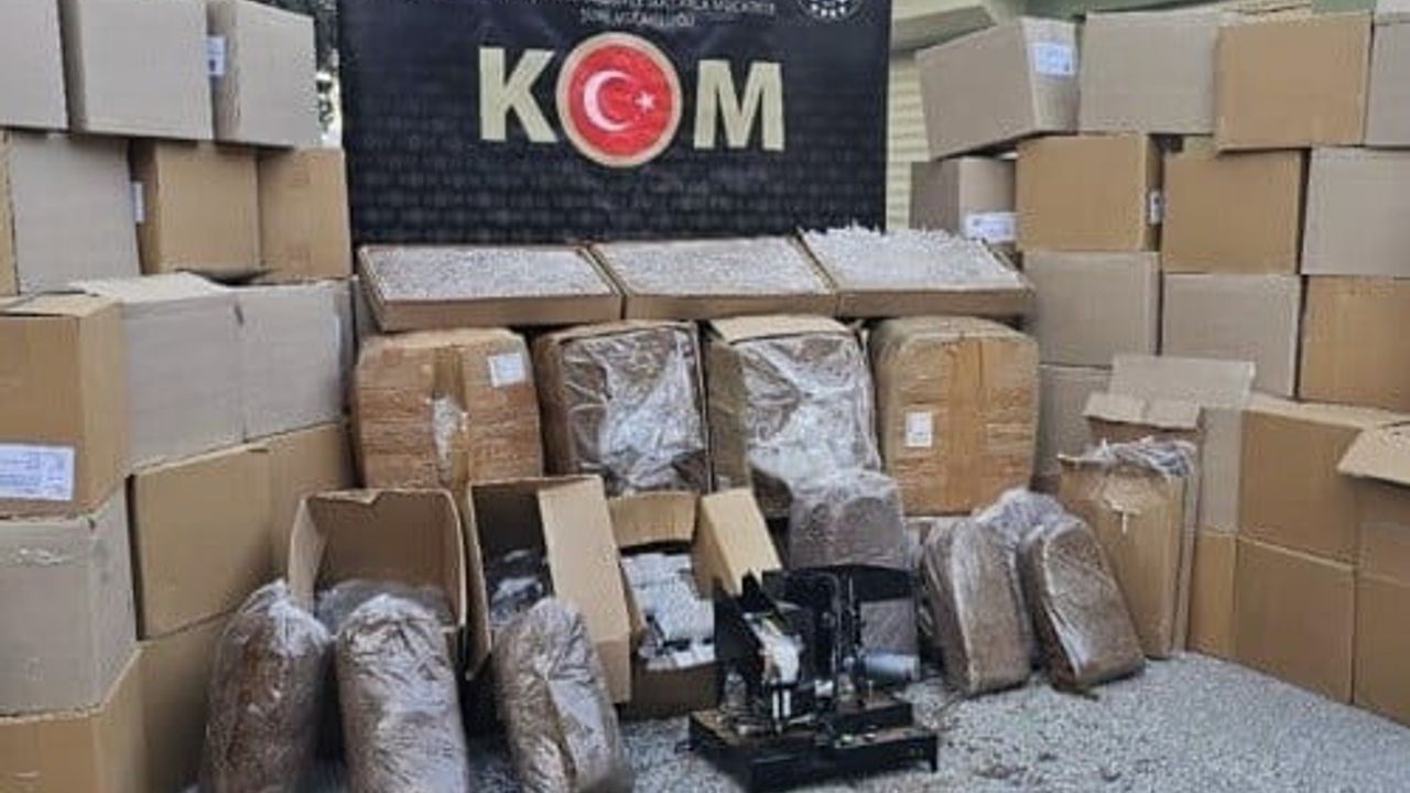 Uşak'ta Kaçak Tütün ve Makaron Operasyonu