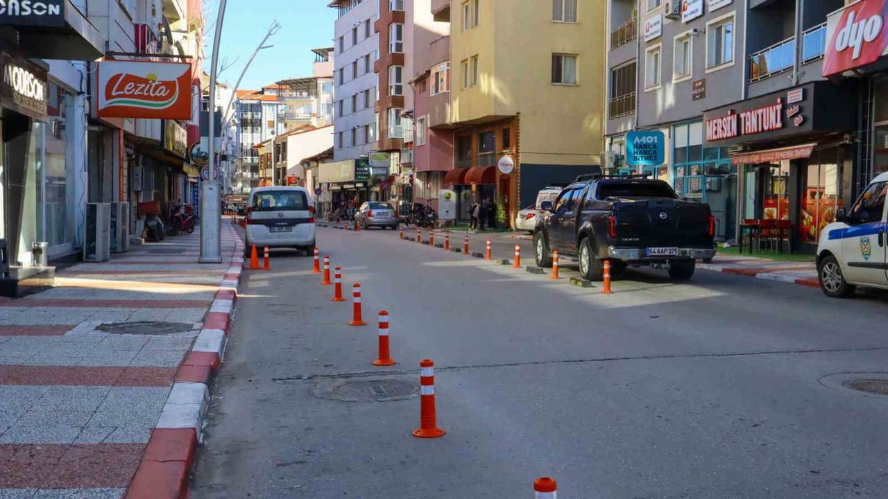 Uşak’ta Trafik Güvenliği İçin Yeni Uygulama: Yol Bölme Butonları