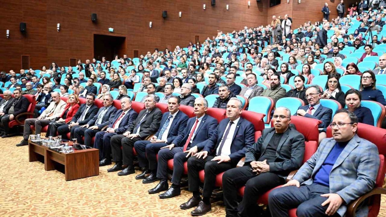 Uşak Üniversitesi Rektörü Prof. Dr. Demir Personelle Buluştu