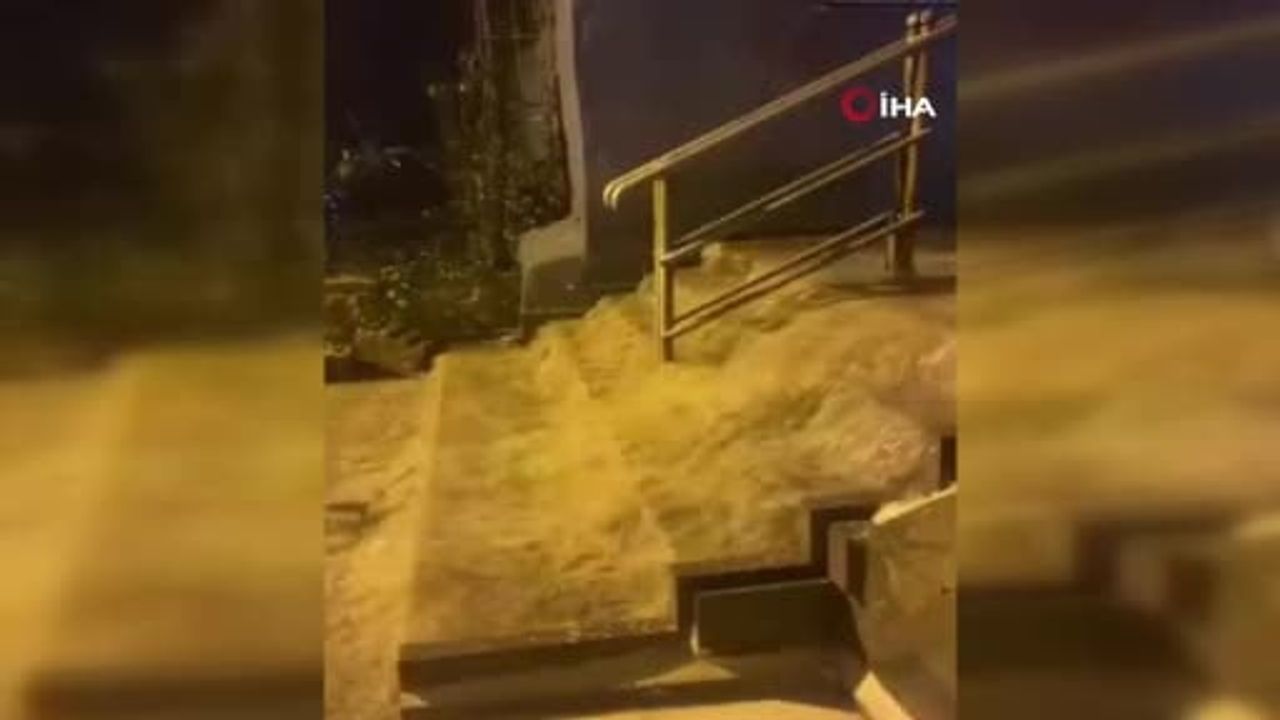 Üsküdar'da Sağanak Yağış Hayatı Olumsuz Etkiledi