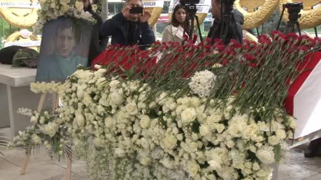 Usta Tiyatrocu Haldun Dormen Son Yolculuğuna Uğurlandı