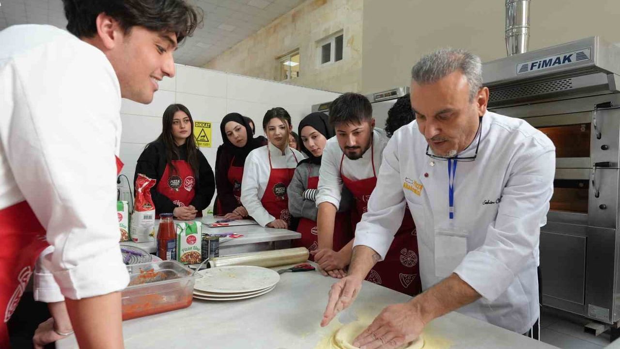 Uygulamalı Pizza Eğitimi: Şampiyon Şeften Dersler