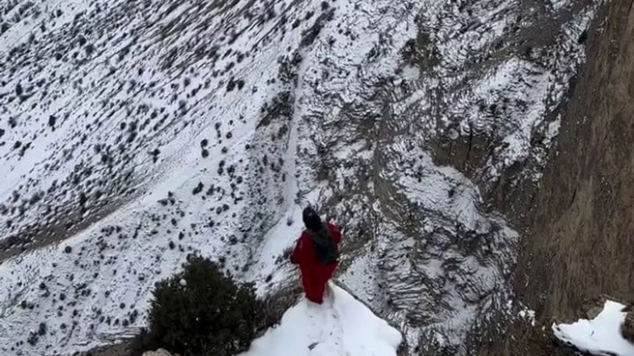 Uzundere'de Nefes Kesen Wingsuit Atlayışı