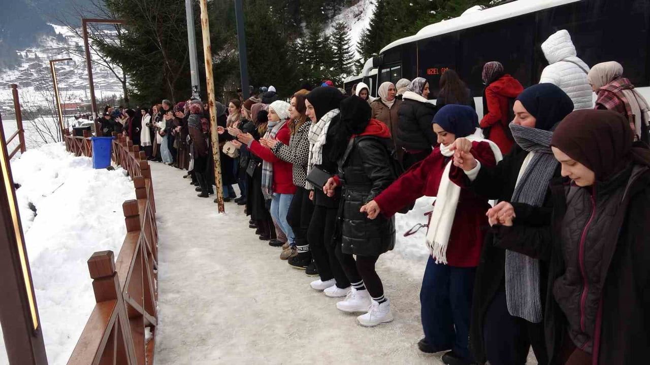 Uzungöl Kış Festivali'nde Horon Coşkusu