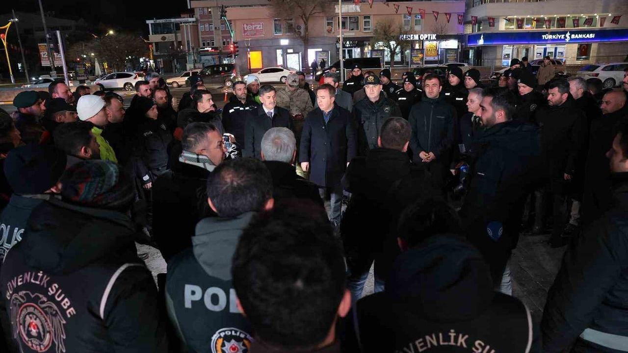 Vali Aydoğdu’dan Emniyet Güçlerine Yılbaşı Ziyareti